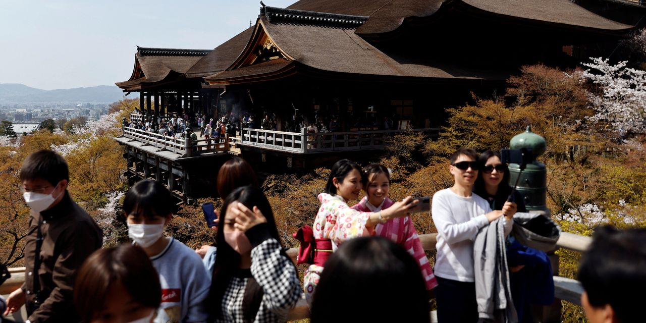 Japan Decides ‘Tourism Pollution’ Is Worth It as Money Floods In
