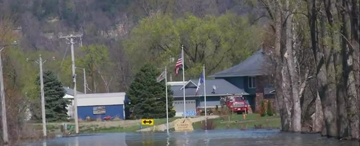 RAW: IA: GUTTENBERG FLOODS AS MISSISSIPPI RIVER RISES