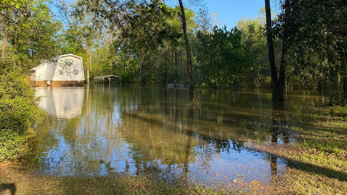 Oconee River floods Henderson Road in Dublin