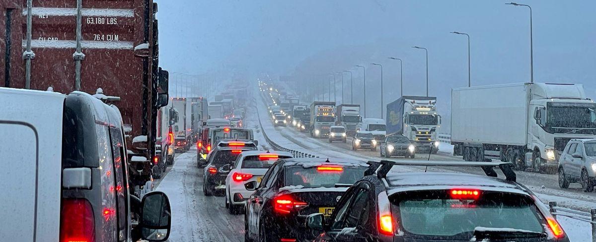 Heavy snow chaos: M62 at standstill and thousands without power as storm sparks mayhem