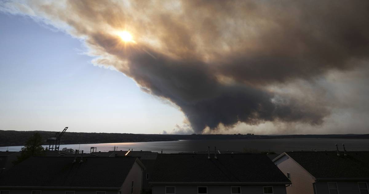 Nova Scotia wildfires force thousands from homes