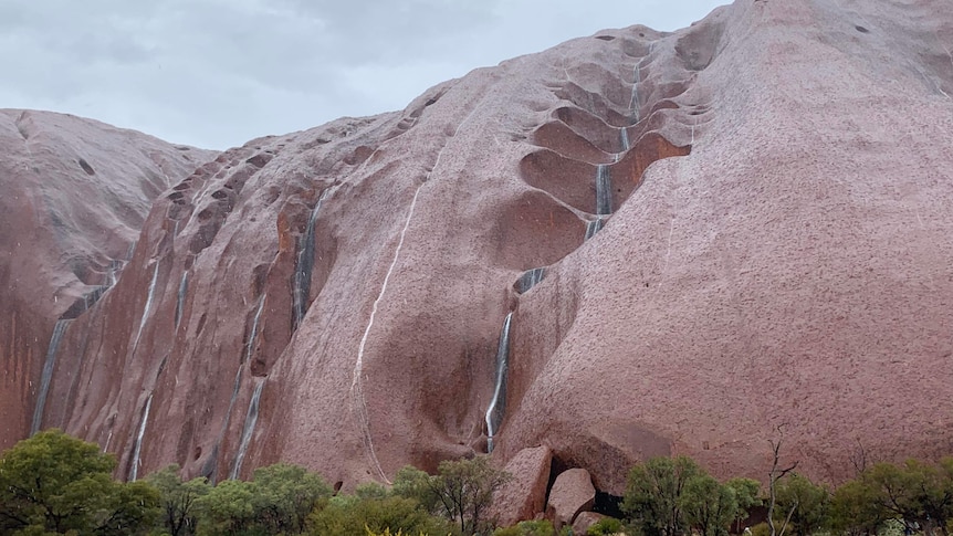 Central Australia faces big chill amid extreme weather event predicted to bring 'excess' rainfall