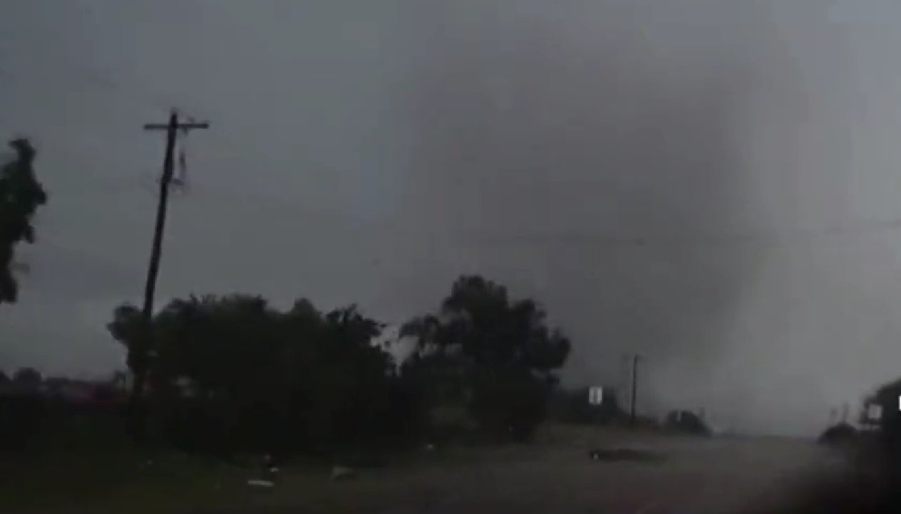 Cuatro muertos tras paso de tornados, vientos y granizo en localidad de Texas