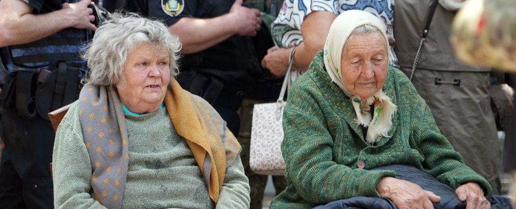 Ukraine dam: The friends who escaped Russian occupation in Kherson floods