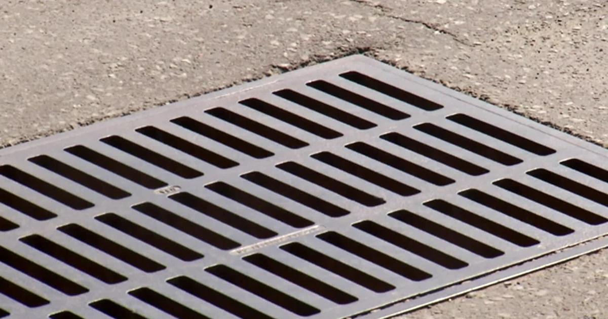 IA: FLOODS CLOSE MAIN BRIDGE TO IA TOWN