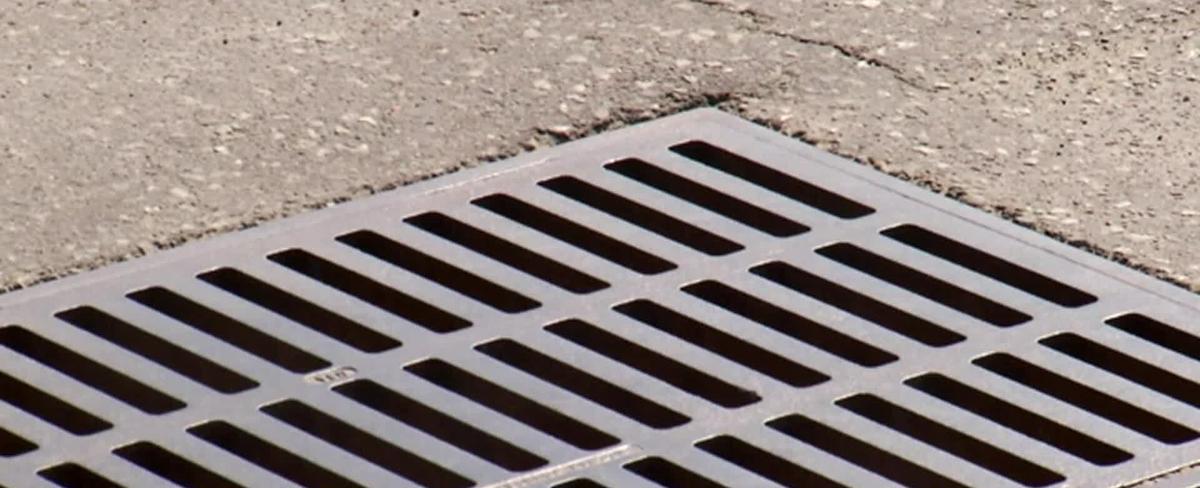 IA: FLOODS CLOSE MAIN BRIDGE TO IA TOWN