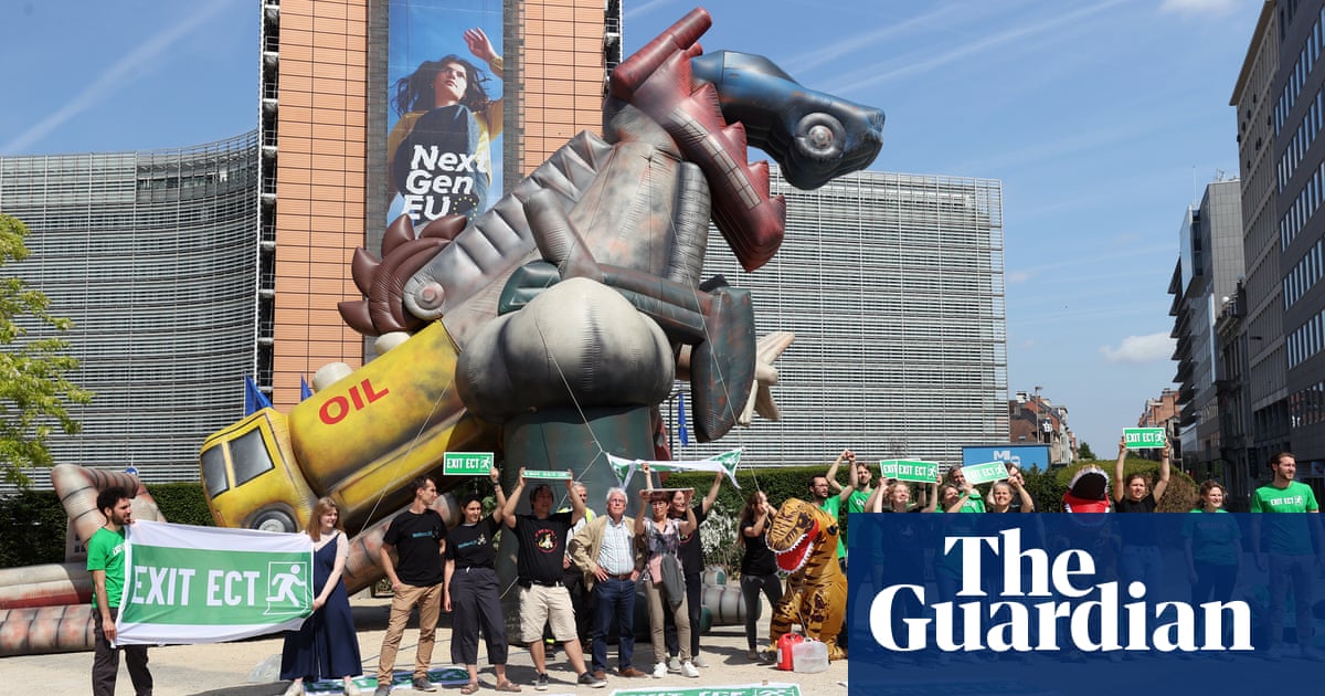 UK should quit ‘climate-wrecking’ energy treaty, say official advisers