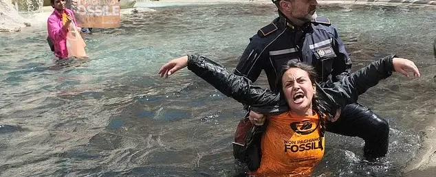 Australia Sees Year-Round Snowpatches For First Time Since 1997, As Record Cold Persists; Rare May Snow Hits Kashmir's Gulmarg; Frosts Sweep Europe; + Surprise Geomagnetic Storm