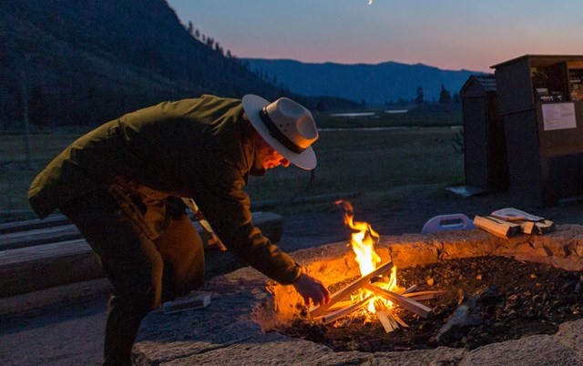 VIDEO: How to build and extinguish a campfire safely