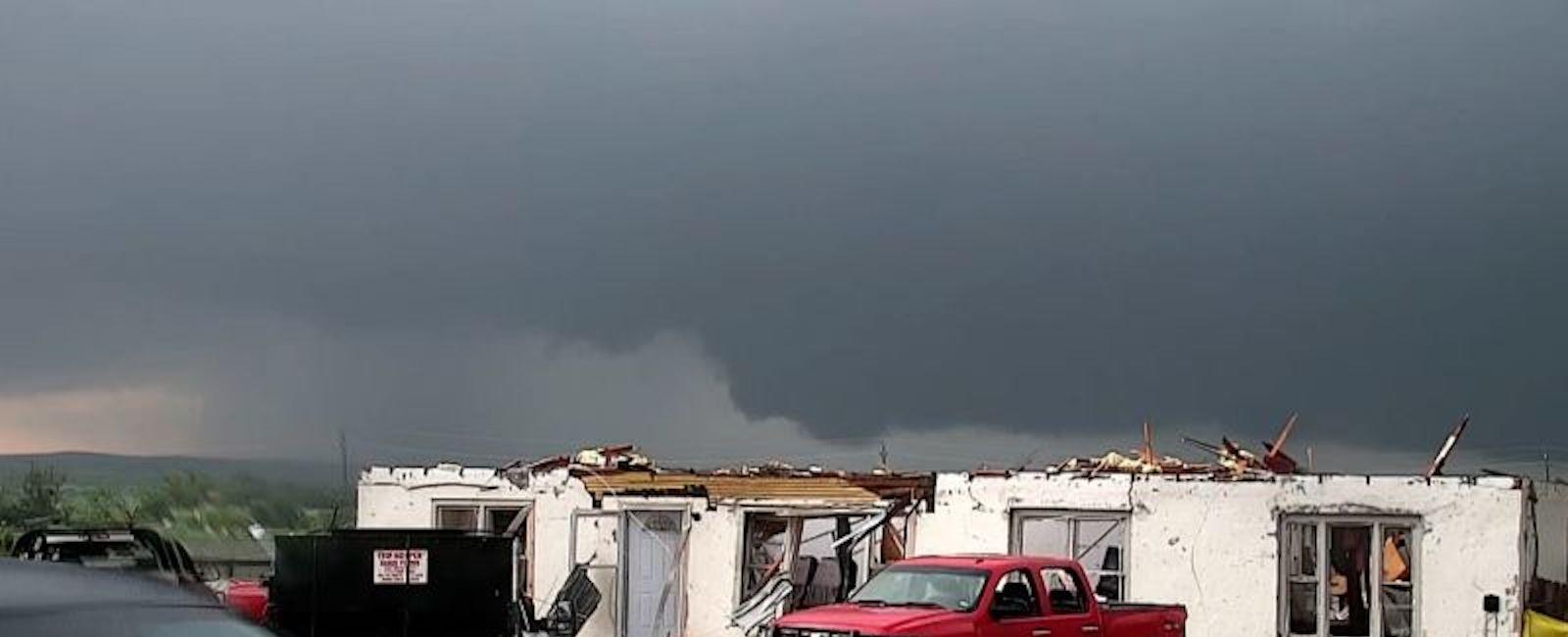Al menos 3 muertos en Texas tras las fuertes tormentas que provocaron tornados y granizo del tamaño de pelotas de tenis en el centro y oeste de EE.UU.
