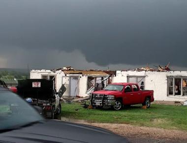 Al menos 3 muertos en Texas tras las fuertes tormentas que provocaron tornados y granizo del tamaño de pelotas de tenis en el centro y oeste de EE.UU.