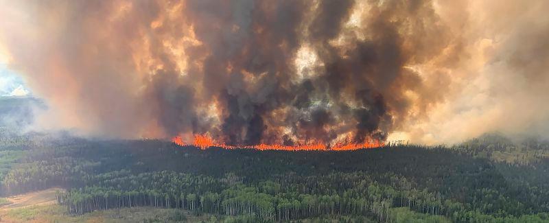 Smoke from Canadian wildfires is pouring into the US and could linger for days