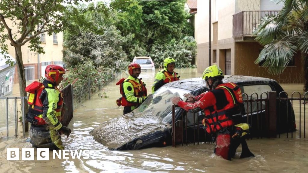 Italy floods leave 13 dead and force 13,000 from their homes