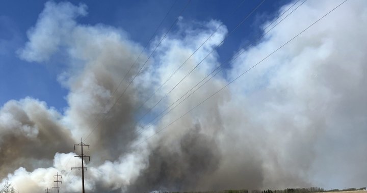 Alberta wildfires: Ottawa on standby to help as flames rage across province | Globalnews.ca