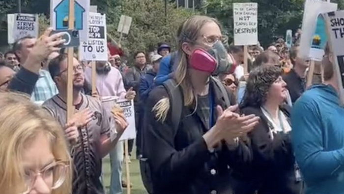 Seattle Amazon Employees Protest Returning To The Office Due To "Climate Change"