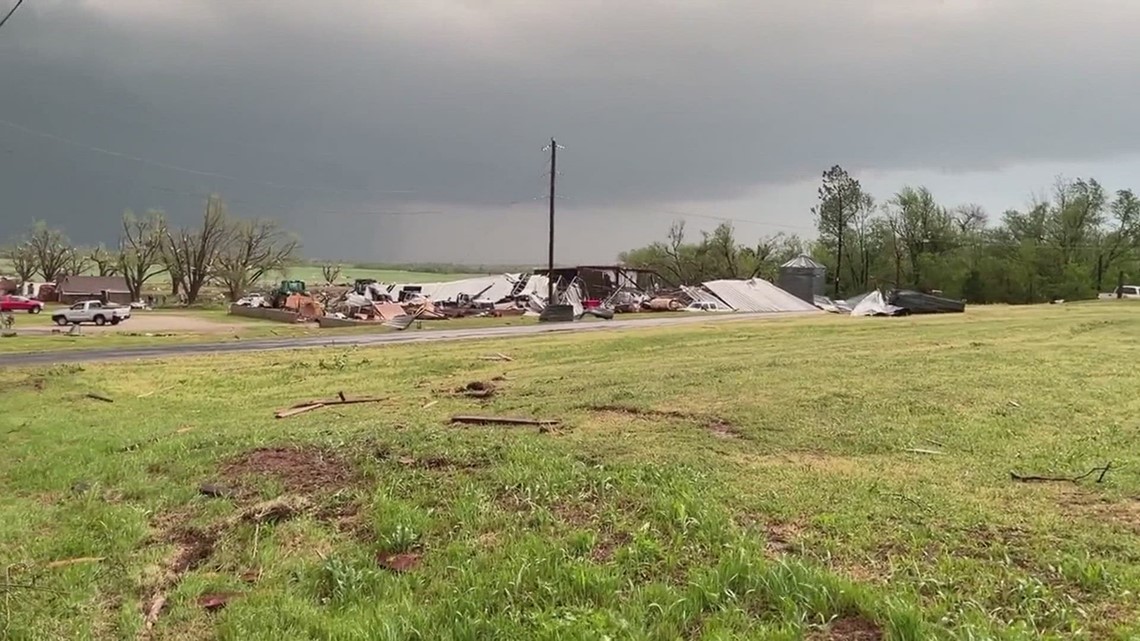 At least 2 dead after tornados rip through Central US