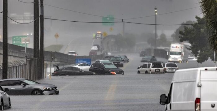 Biden declara desastre en Florida por tormentas y tornados