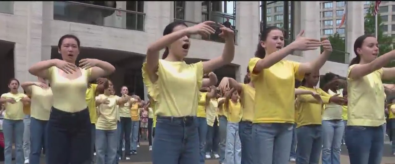 New Yorkers come together to sing about climate change