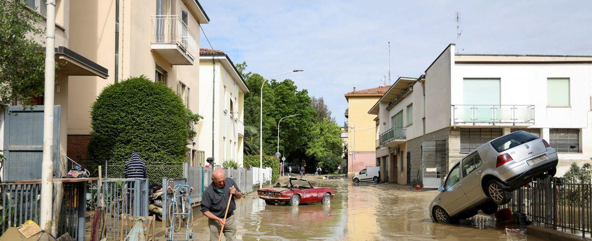 Nine dead in northern Italy floods, Formula One race called off