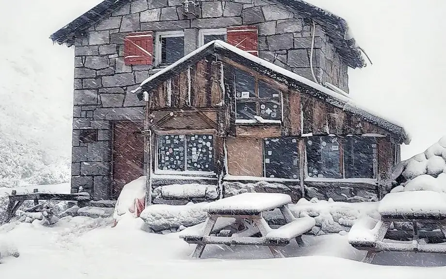 Deadly Snow Storms Sweep Mongolia; + Heavy Snow Traps Thousands In Mendoza, Argentina - Electroverse