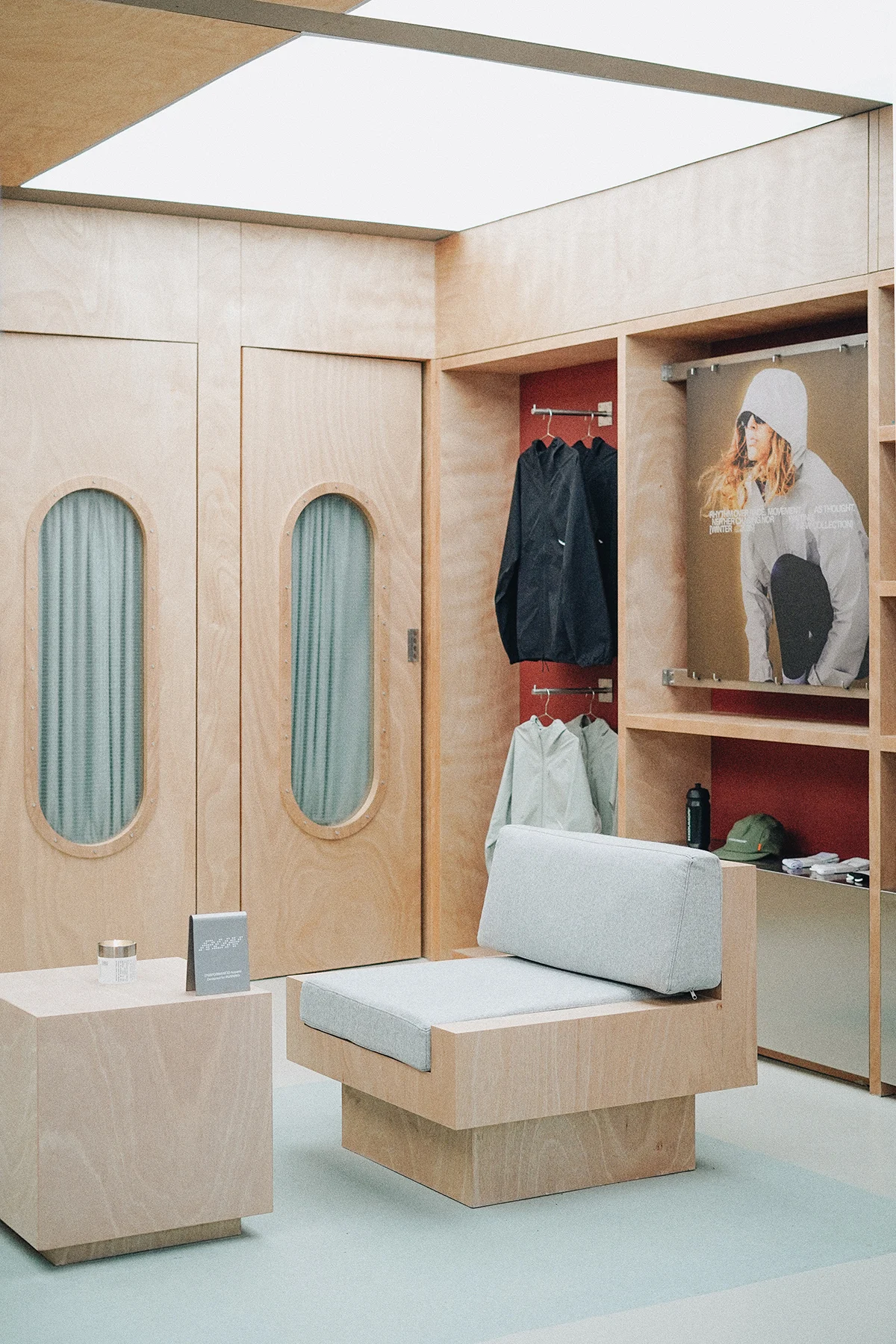 hermanos-koumori-store-interior-seating