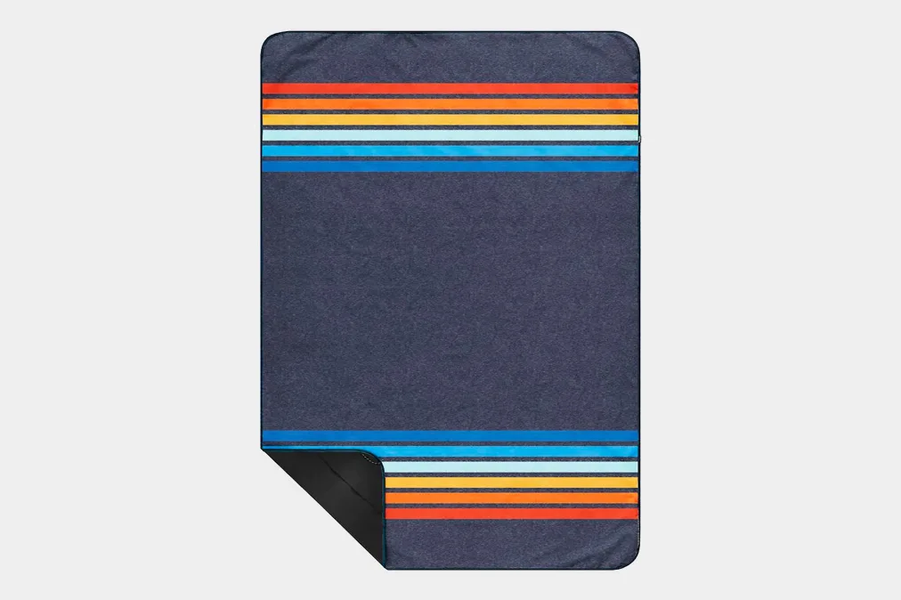 camping-blankets-rumpl-everywhere-mat-coast-retro-rays
