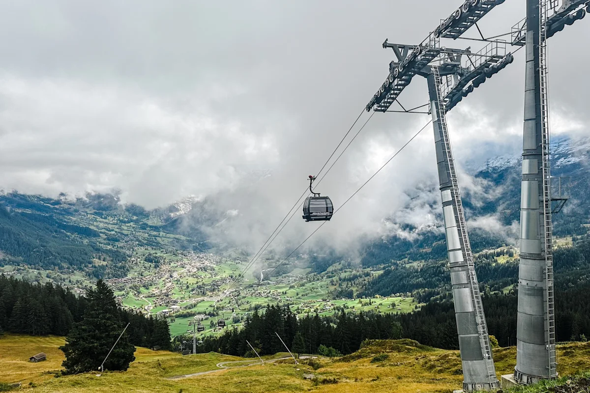 grindelwald-switzerland-hiking-guide-gondala-going-into-valley-horizontal