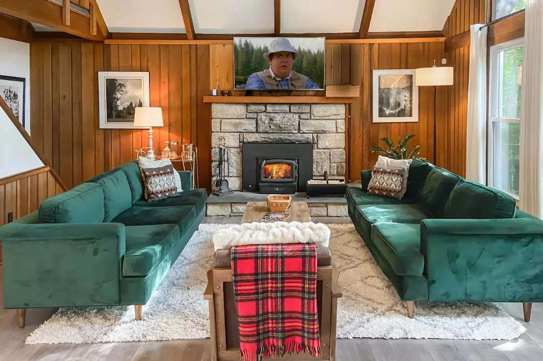 heidis-lodge-pocono-lake-pennsylvania-fireplace