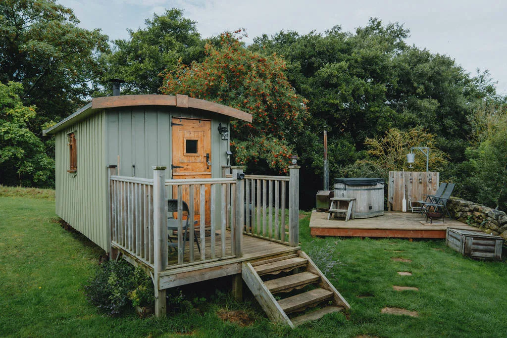 glamping-yorkshire-stonebeck-farm-sheperds-hut
