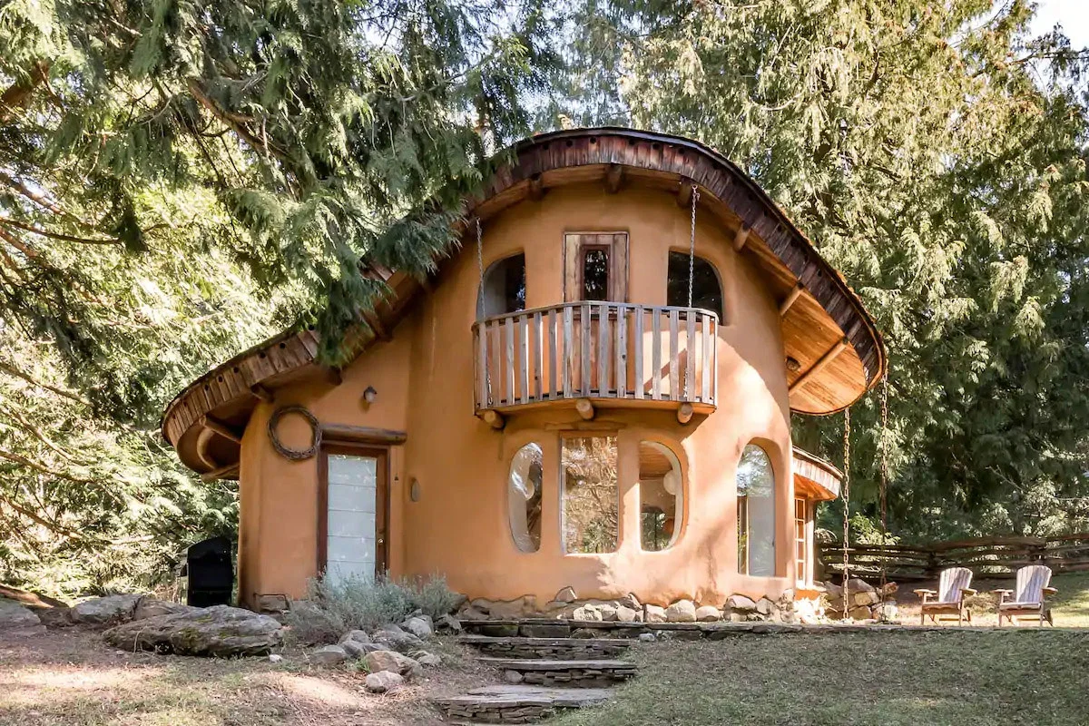 victoria-cabins-and-vacation-rentals-roundup-cob-cottage