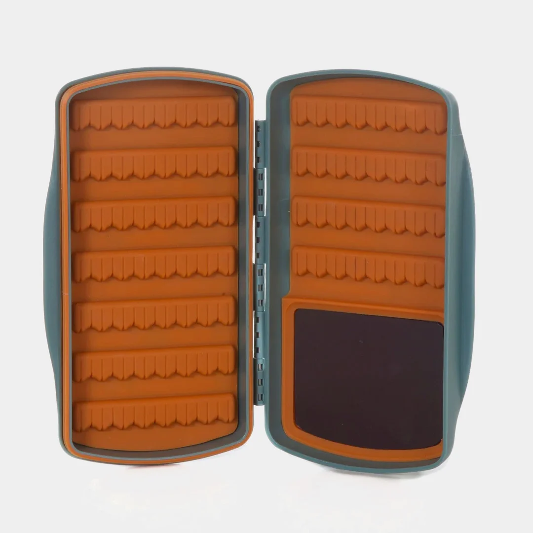 fly-fishing-gifts-fishpond-tacky-pescador-magpad