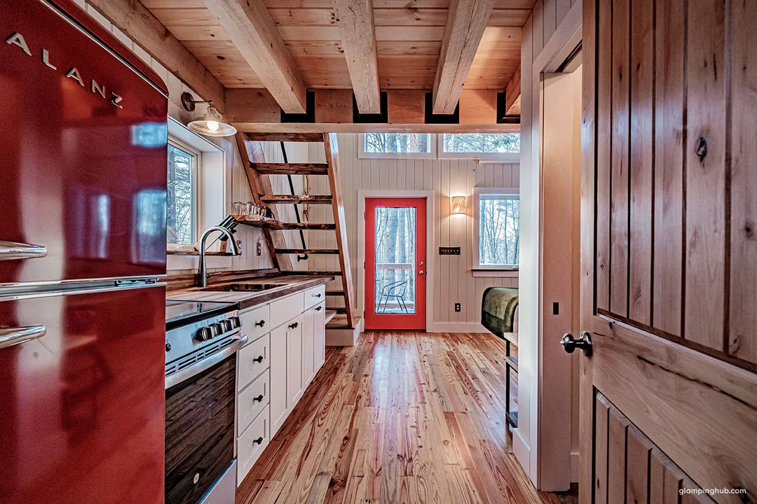 Maine-Cabin-Rentals-Sanford-Treehouse-Interior