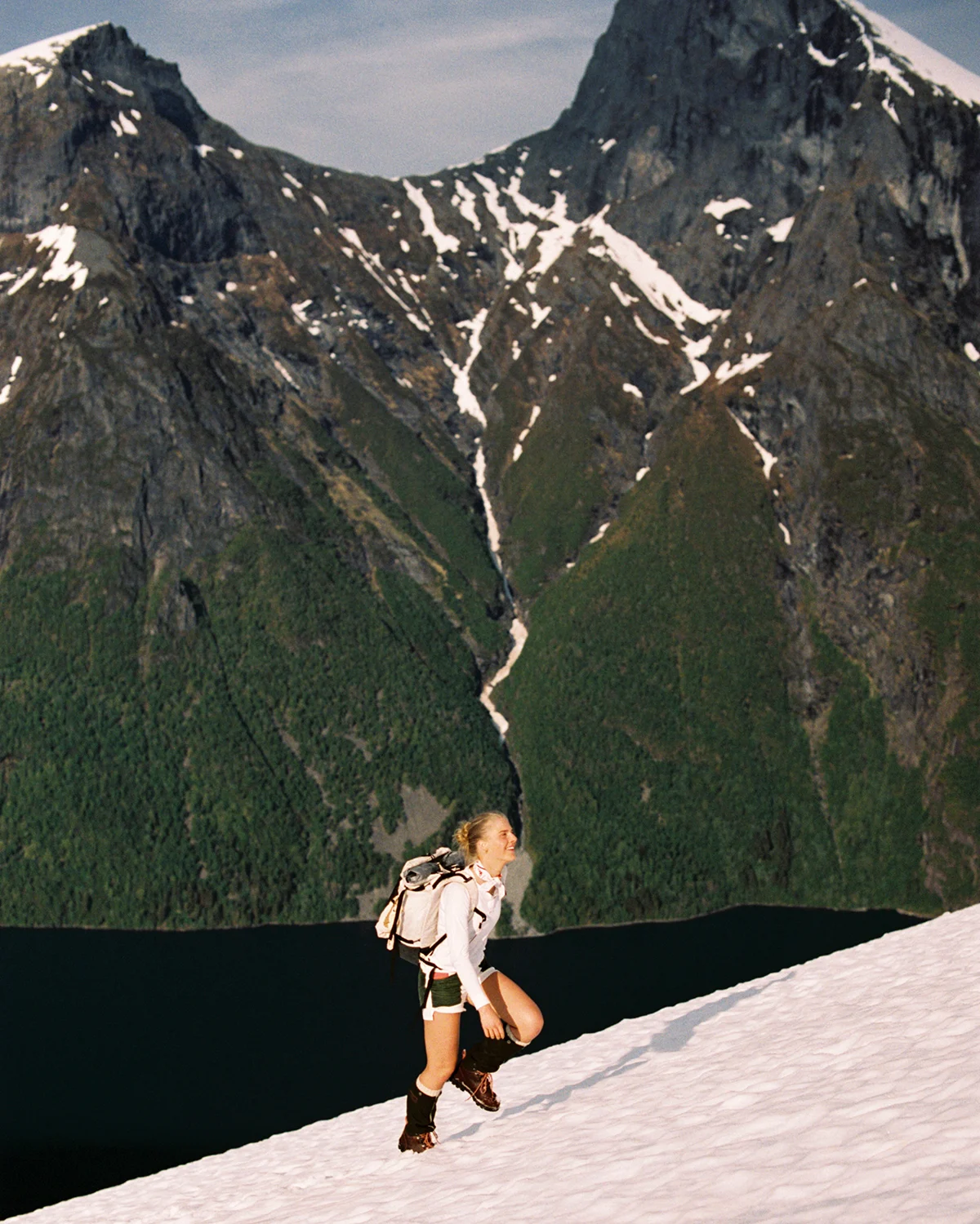 Amundsen-Sunmore-Hiking-6