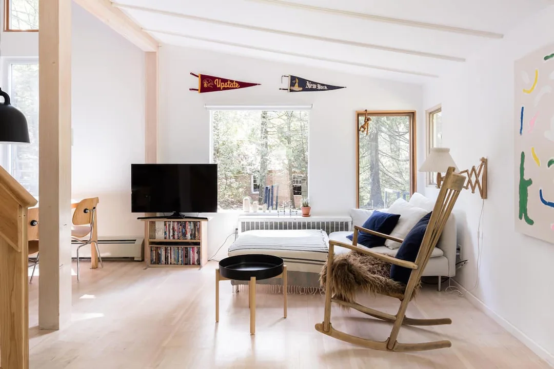 Hudson-Valley-WestHurley-Scandinavian-Bungalow-1