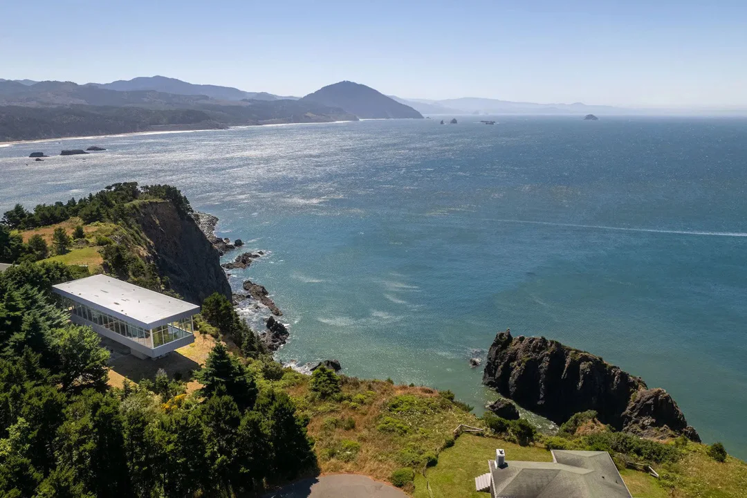 wander-orford-cliffs-oregon-exterior