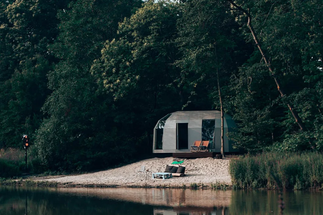 tortiga-cabins-belgium-beach-view