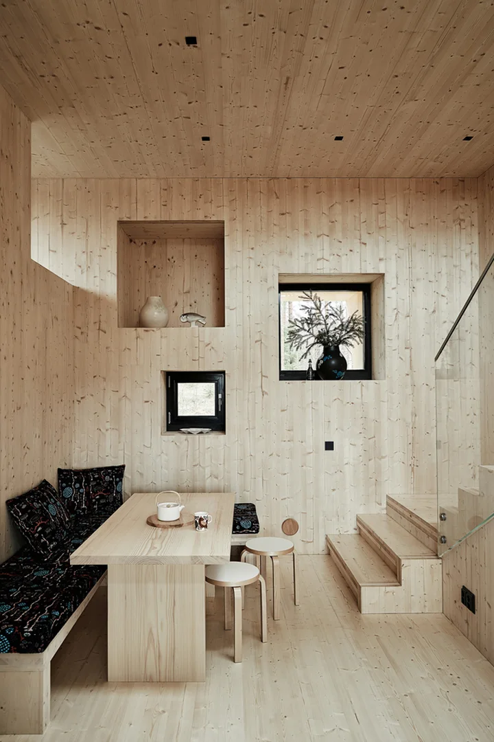meteorite-cabin-finland-ateljé-sotamaa-dining