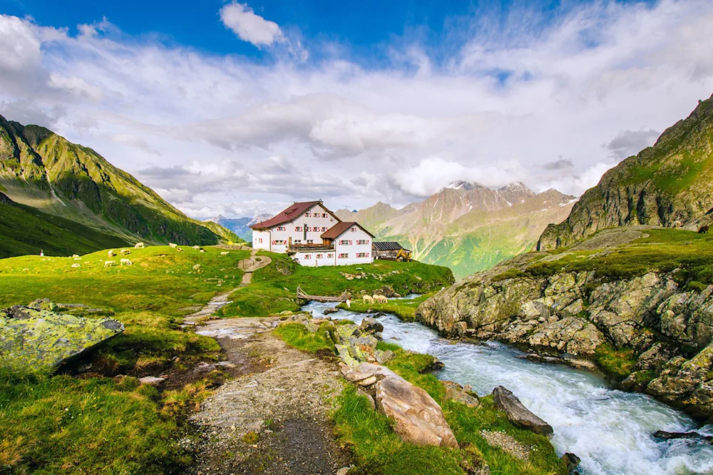 A Guide to Hut-to-Hut Hiking in the Austrian & Italian Alps