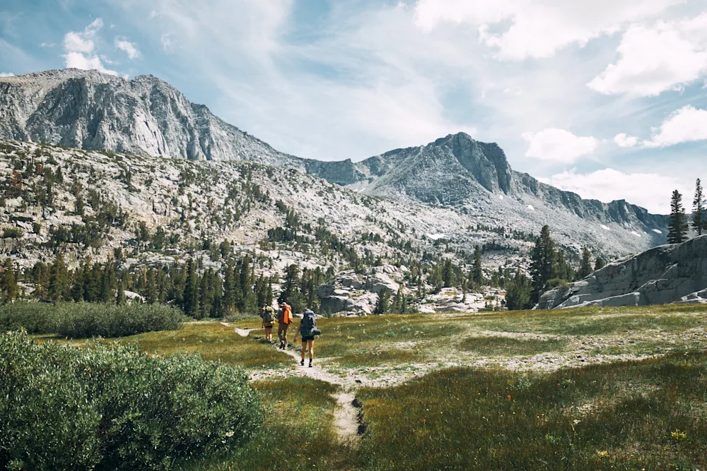 How to Choose the Best Women’s Hiking Clothes For Any Climate