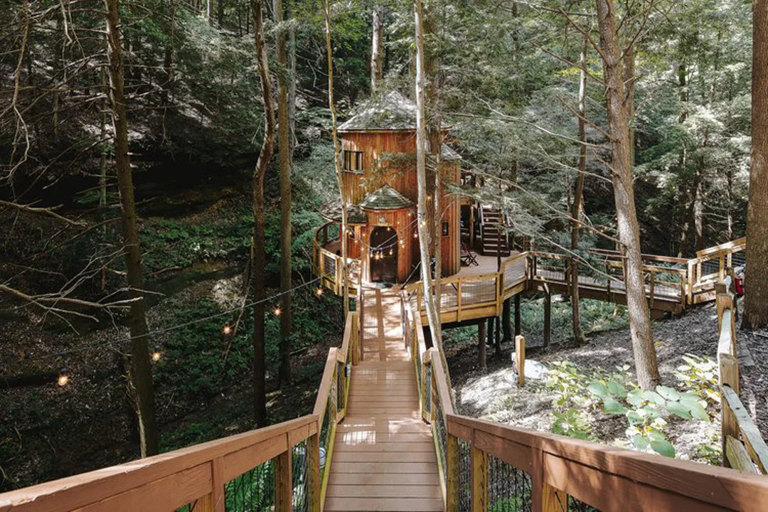 hemlock-treehouse-hocking-hills-ohio