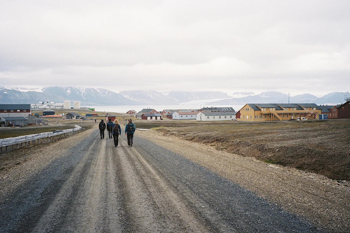 zeger-dox-svalbard-town-road-view