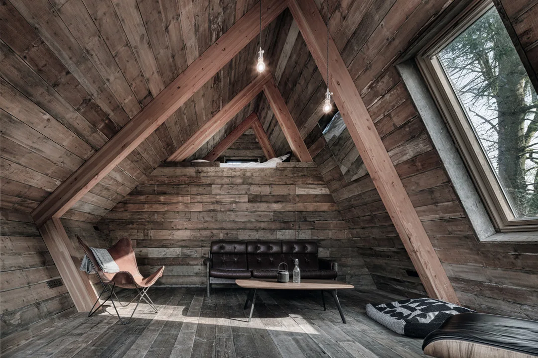 the-climbers-cabin-hampshire-united-kingdom-ar-design-studio-living-room