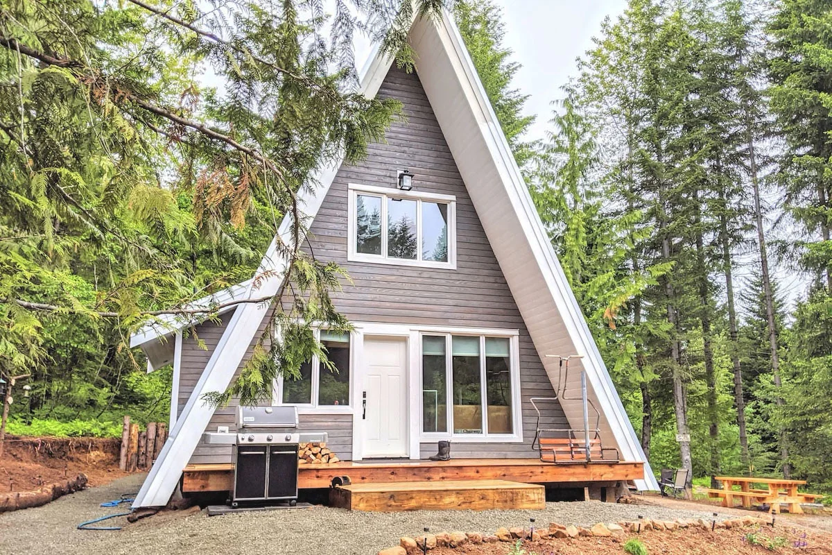 vancouver-island-cabins-custom-timberframe-cabin-in-the-mountains