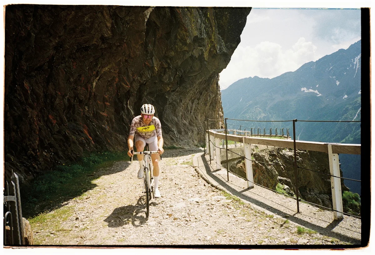 team-dream-bicycling-team-tirano-pop-up-biking-on-gravel-epic