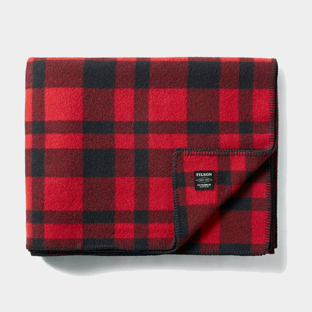 The 11 Best Fuzzy Blankets and Throws for Your Home Field Mag