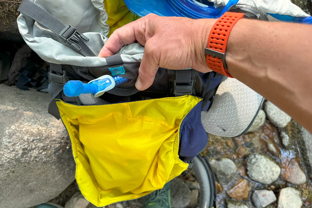 how-to-choose-right-backpack-guide-water-reservoir