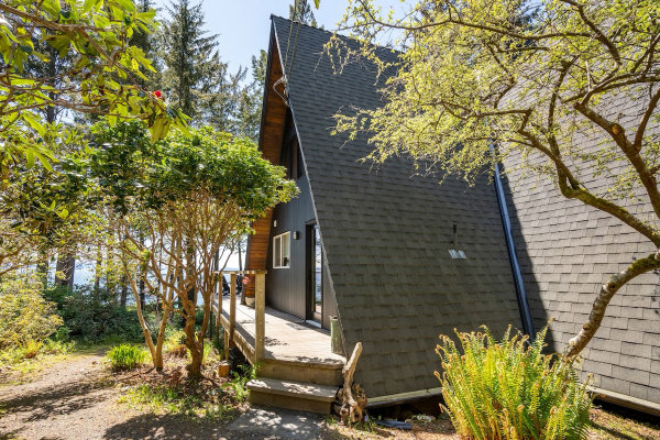 vancouver-island-cabins-seaside-a-frame