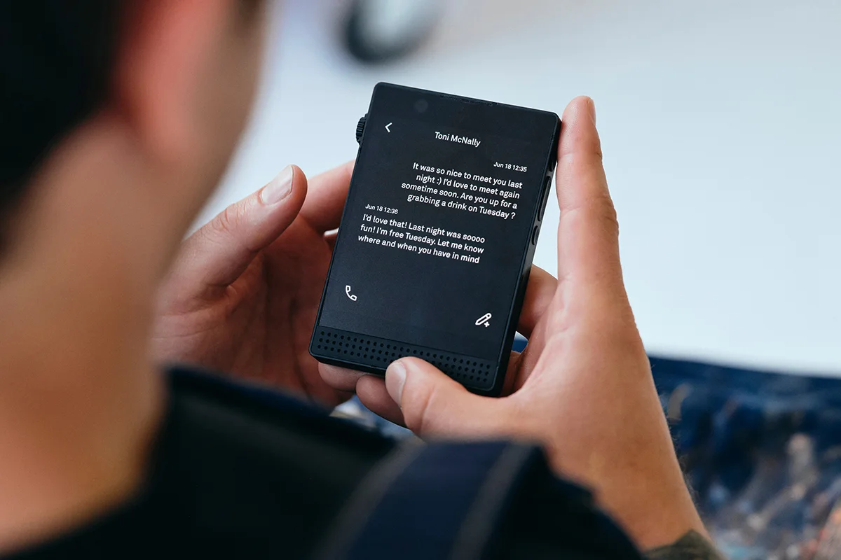 light-phone-iii-lifestyle-typing