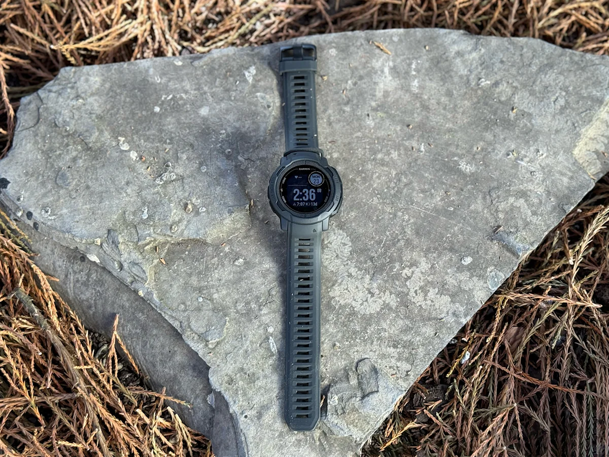 Garmin-Instinct-2-Hiking-Watch-Review