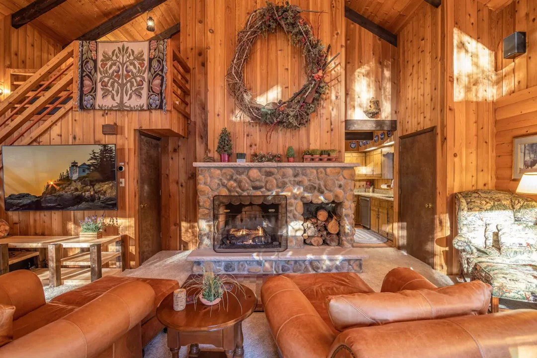 log-cabin-blakeslee-poconos-pennsylvania-interior